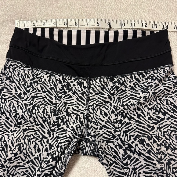 Lululemon Run: Inspire Crop II Leggings Animal Black White - Picture 9 of 14